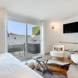 Casa Lusitano Villa com Jaccuzi, hotel in Valada