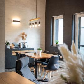 Viesnīca Familienfreundliche Ferienwohnung mit großem Garten, Spielplatz, privatem Badefass & Sauna pilsētā Vendišrīca