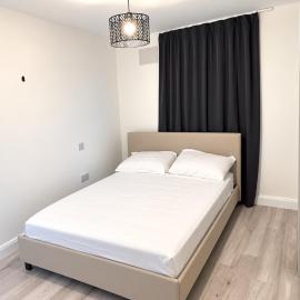 Spartacus Double Room, hotell i Donabate