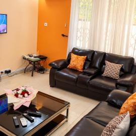 Central Sun-Kissed 1BR 1BT Wi-Fi TV Alpha Haven