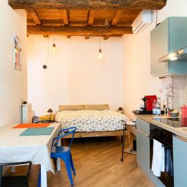Ruti's House - Monolocale con travi a vista vicino Malpensa e Milano Rho Fiera