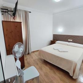 Hostal Alcarayón Pilas – hotel w mieście Pilas