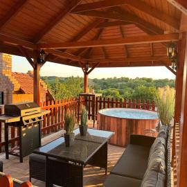 Panorama Haus, hotell i Kapoly
