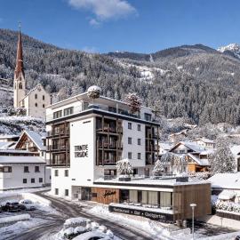 Aparthotel Tante Trude - Rooms & Apartments, Ötz, hotel en Oetz
