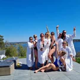 Archipelago villa, cabin & sauna jacuzzi with sea view, 30 minutes from Stockholm, hótel í Tyresö