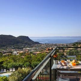 Apartment Montegolo Four With Pool And Lake View