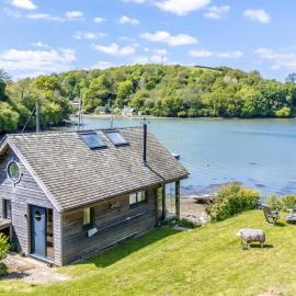 Water Edge Boathouse - On the River Dart: Dittisham şehrinde bir otel