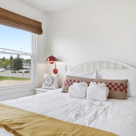 The Roost Condo 11-Renovated Bathroom in 2025!, хотел в Травърс Сити