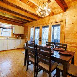 Scenic Getaway - Hot Tub & Mountain Views, hotel v destinácii Mentone