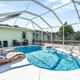 Heated Pool Retreat Near Manatees & Springs