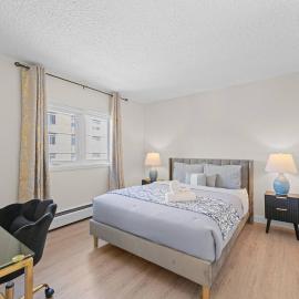 The Getaway • 2BR • Parking • AC • Mins to DT