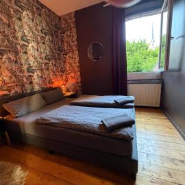 Vis-a-vis Apartments