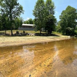 Brushy Creek Lodge - Riverfront, Hot Tub, Fire Pit