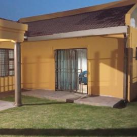 Bushman Kraal Lux