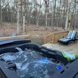 Bird House - Hot Tub, Large Yard, Horses Nearby