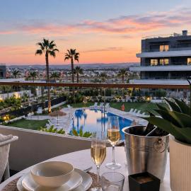 CasaBlanka Boutique Apartment, Sunny Terrace & Heated Pool - Lagoons Village Resort, Hotel in Torrevieja