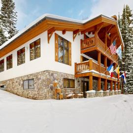 Beautiful ski chalet with gourmet kitchen theater room & private hot tub