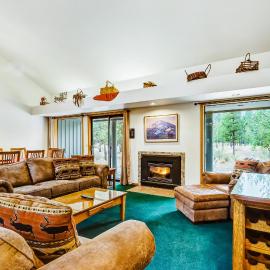 Vintage mountain home with private hot tub & SHARC access - dogs welcome