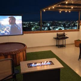 Terraza de cine con jacuzzi, fogata y vista increíble، فندق في تشيواوا