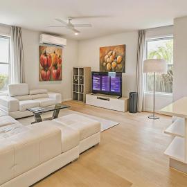 Independent house close to high way Full AC, hotel sa Rochedale