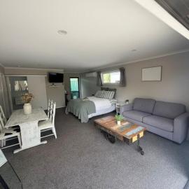 Cosy Central Studio with optional 2nd Room – hotel w mieście Cromwell