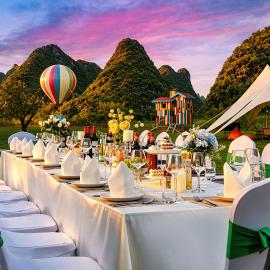 Yangshuo Cloud Hotel - View King Size Bed - Private Bathtub - Endless Pool - Lawn and Surrounded - Western Breakfast