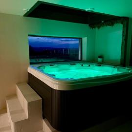 La Longère de Curemonte - Spa Piscine Vue Clim, hotel v destinácii Curemonte