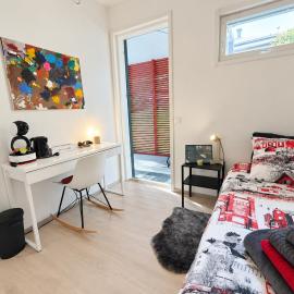 City & Forest Relax Room with Private Sauna & Garden