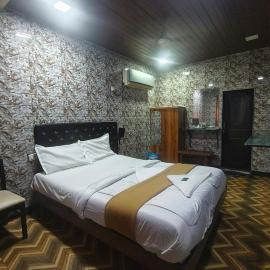 Nimantran Lodging, hotel Panvelben