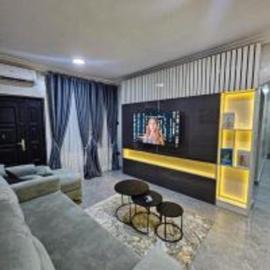 Max Alvera Stylish 2 Bedroom Apartment Shagamu: Sagamu şehrinde bir otel