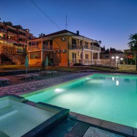 Il Gattino di Porto 1 - veranda, hotel en Imperia