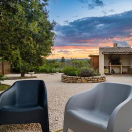 Maison familiale spacieuse avec piscine à Vagnas, hotelli kohteessa Vagnas