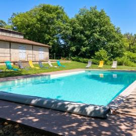 Spacieuse maison avec piscine partagée à Razès
