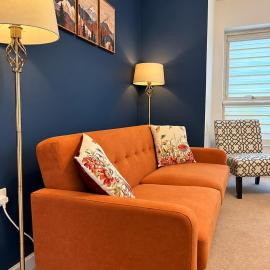NORTHAMPTON PREMIUM LIVING, Spacious 4 Bedroom House, Sleeps 9, SUPER KING BEDS, Private Parking, Near SIXFIELDS & M1
