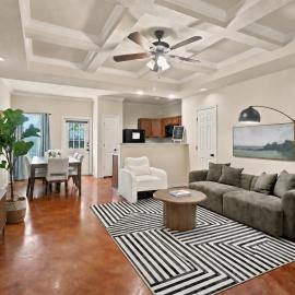 16801 SD3 - New Furnished Townhome, Washer and Dryer - Private Yard & Fast Wi-Fi, хотел в Selma