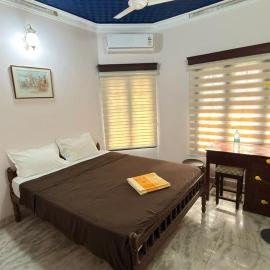 Full Moon Guest House