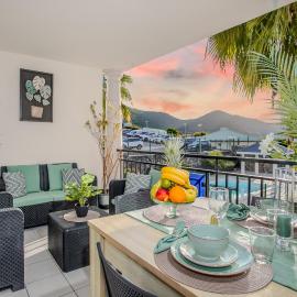 Vue piscine & Montagne sur les hauteurs de Marigot Appartement 3ch 6-7p, hotel em Marigot