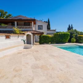 Villa moderne avec piscine privée à Villecroze 150 m²