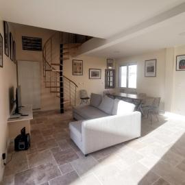Maison spacieuse à Volvic avec vue sur la montagne, хотел в Волвик