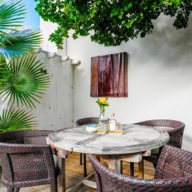 Romantic Bungalow near Beach with Shared Pool