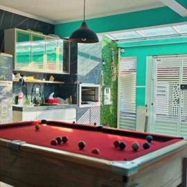 Casa moderna e bem localizada com ar condicionado e área gourmet, отель в городе Санту-Андре
