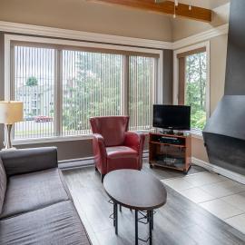 1BR Beaupré Condo Pool, Hot Tub, Arcade Sleep 4, viešbutis mieste Boprė