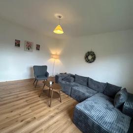 Bright 2 Bed Flat Oakley