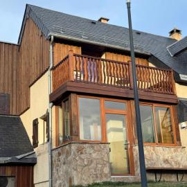 Charmante Maisonnette Peyragudes 6 adultes et 2 enfants, hotel di Loudervielle