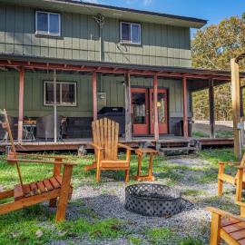 Lookout Mountain Retreat: Games, Big Yard, Pets OK