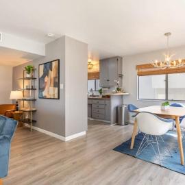 Downtown Manhattan Beach 3 Bed Townhouse Parking