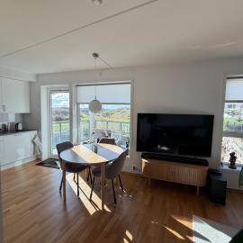 Bright and centrally located apartment in Frekhaug, hotel en Vikane