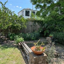 East Riverside- Great Location-Quiet &