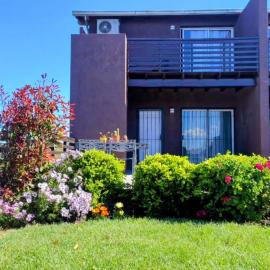Duplex familiar con pileta en zona parque, hotel sa Necochea