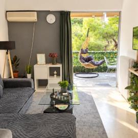 Varkiza Beach Summerhouse-Athens Airport Rest, hôtel à Vari